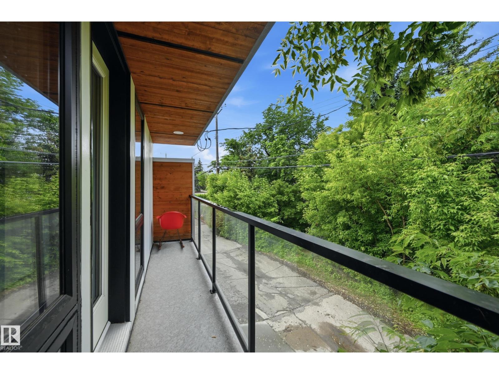 8712 120 ST NW - 75