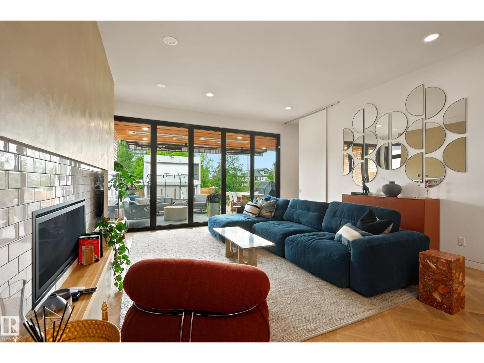 8712 120 ST NW - 8