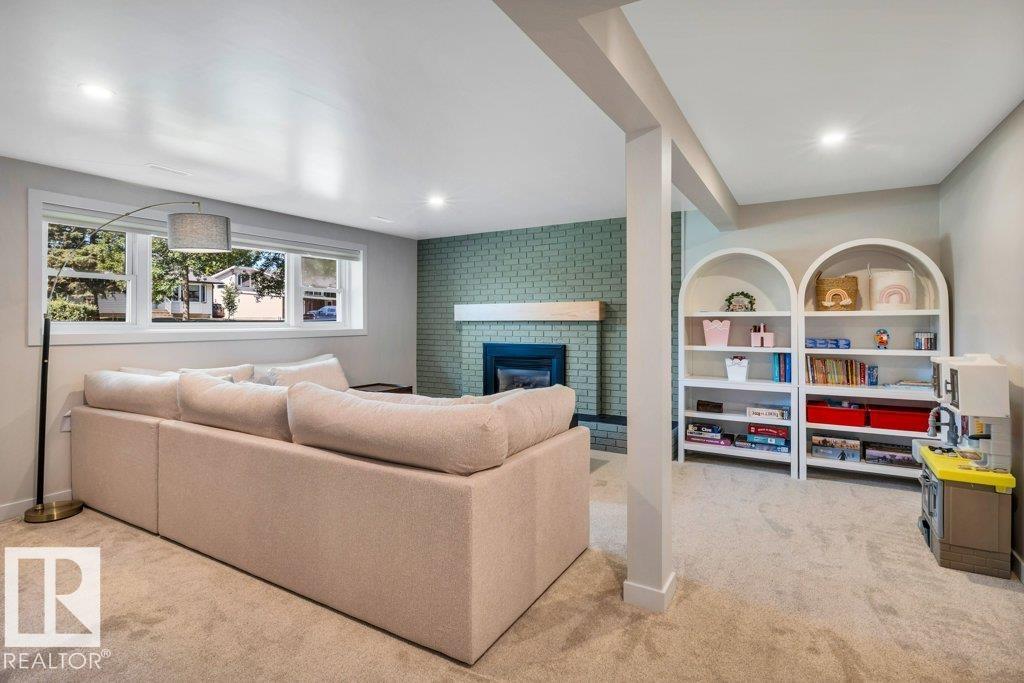 166 Larose DR - 22