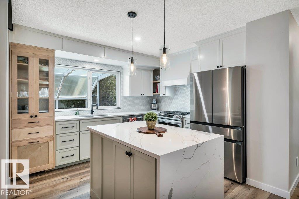 166 Larose DR - 11