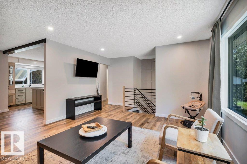 166 Larose DR - 7