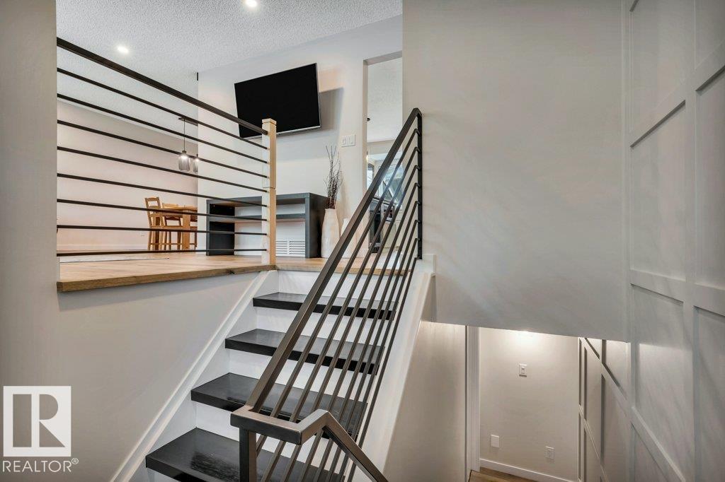 166 Larose DR - 3