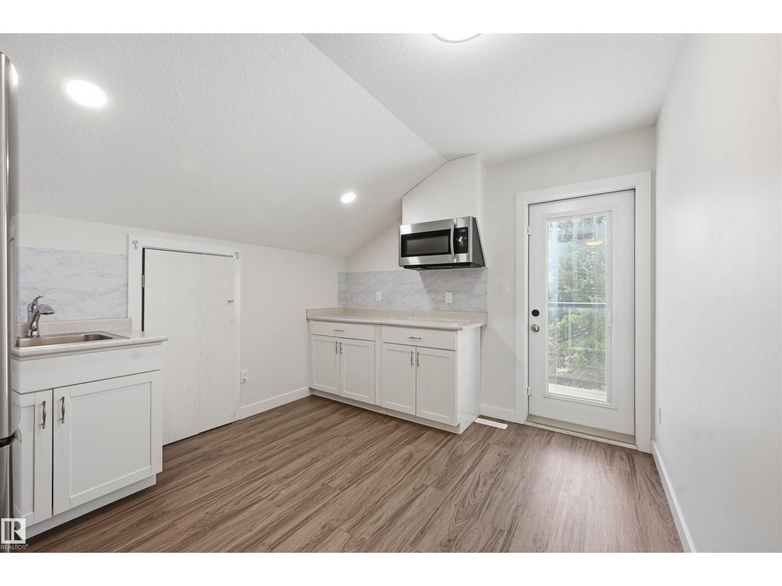 11146 78 AV NW - 44