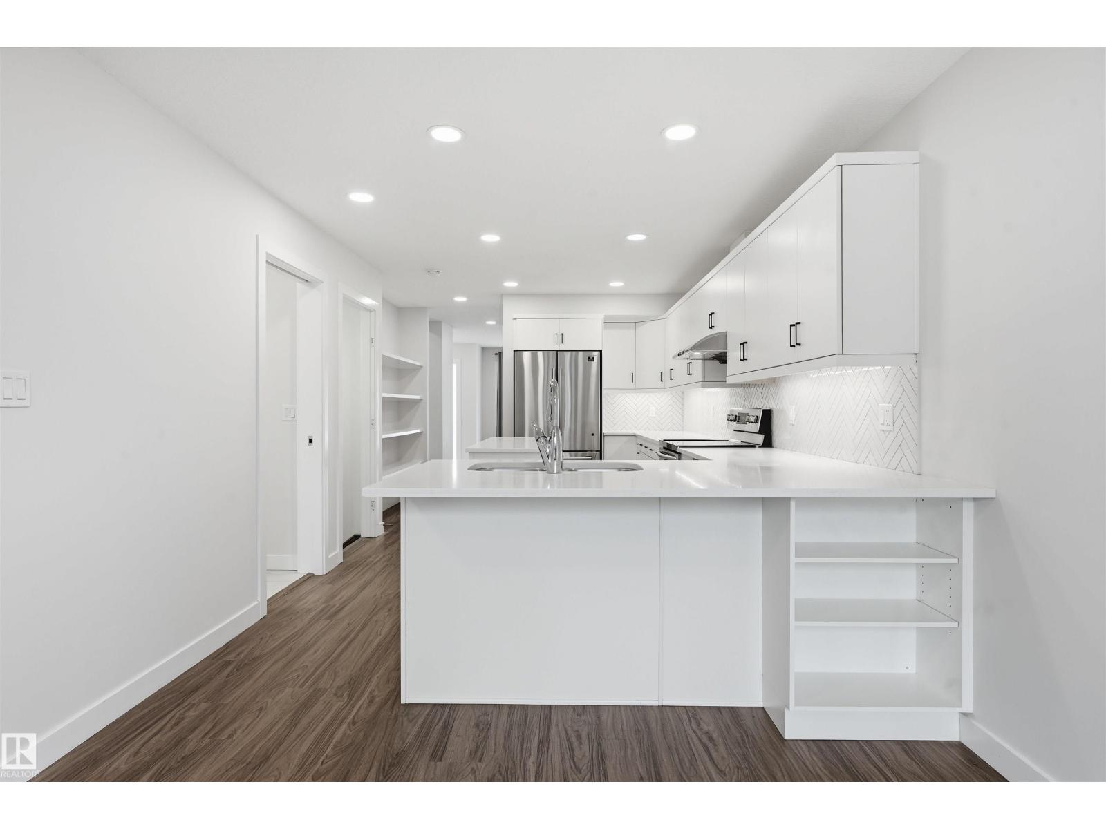 11146 78 AV NW - 10