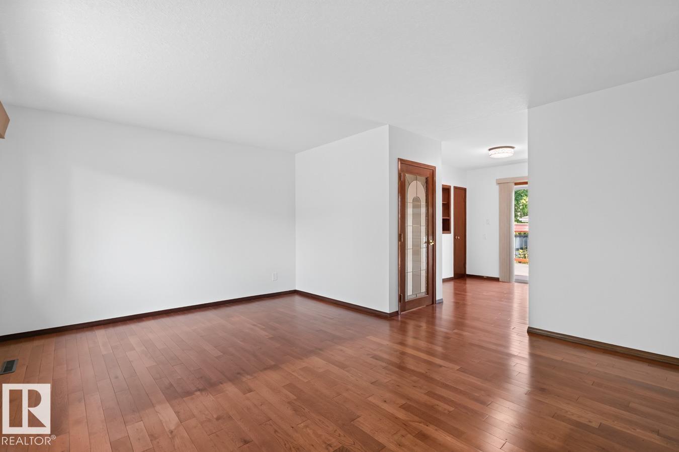 11820 132 AV NW - 6
