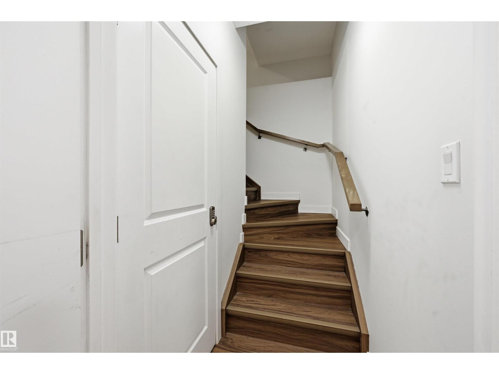 11146 78 AV NW - 52