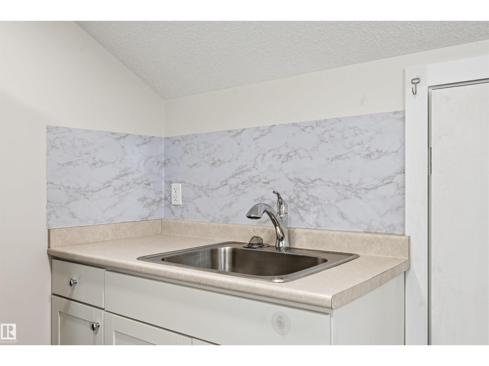 11146 78 AV NW - 46