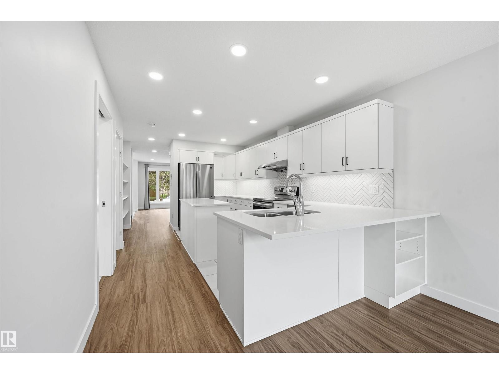 11146 78 AV NW - 9