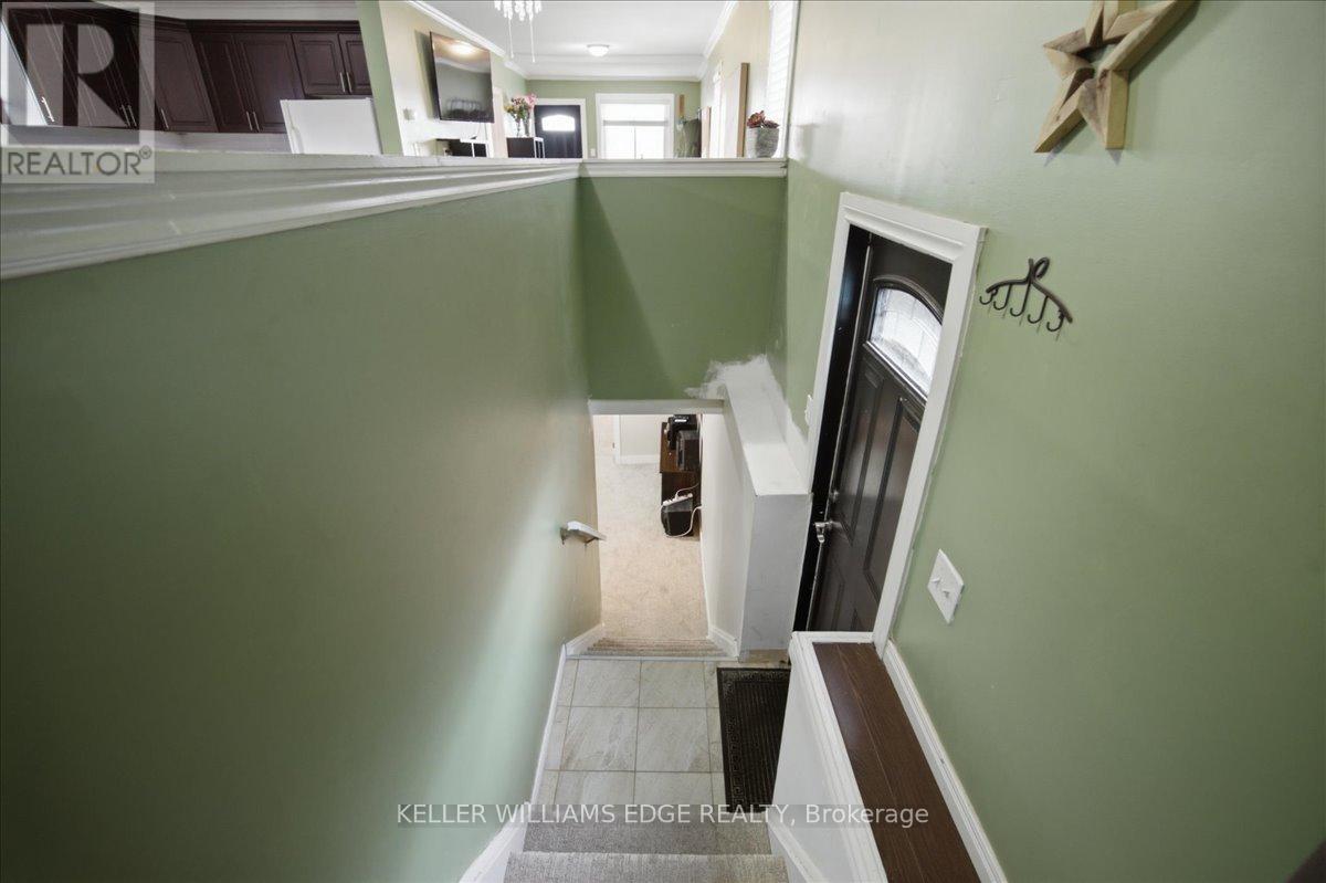 22 DELENA AVENUE N - 10