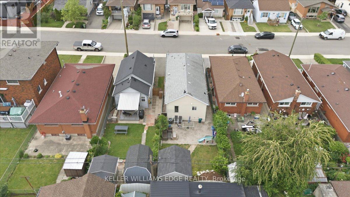 22 DELENA AVENUE N - 23