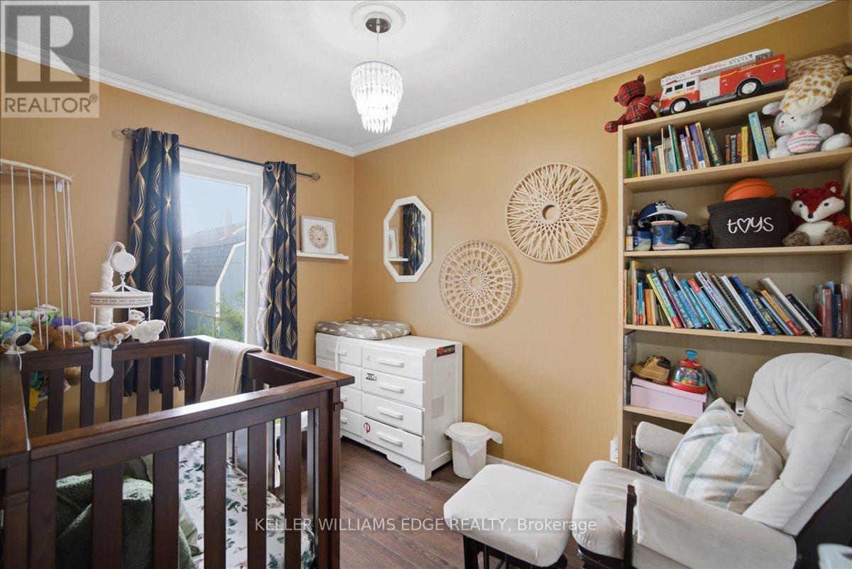 22 DELENA AVENUE N - 12