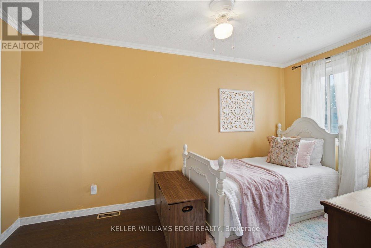 22 DELENA AVENUE N - 13