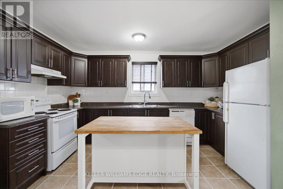 22 DELENA AVENUE N - 7