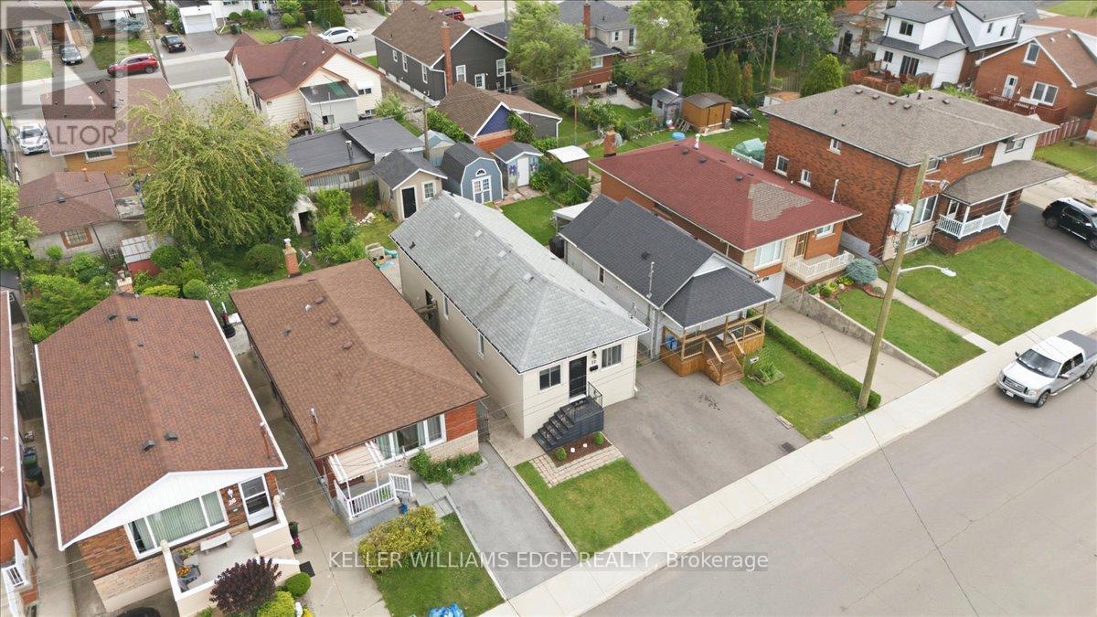22 DELENA AVENUE N - 22