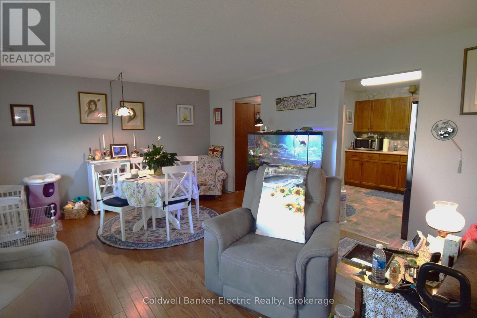 #104 2418 MOUNTLAND DRIVE - 11