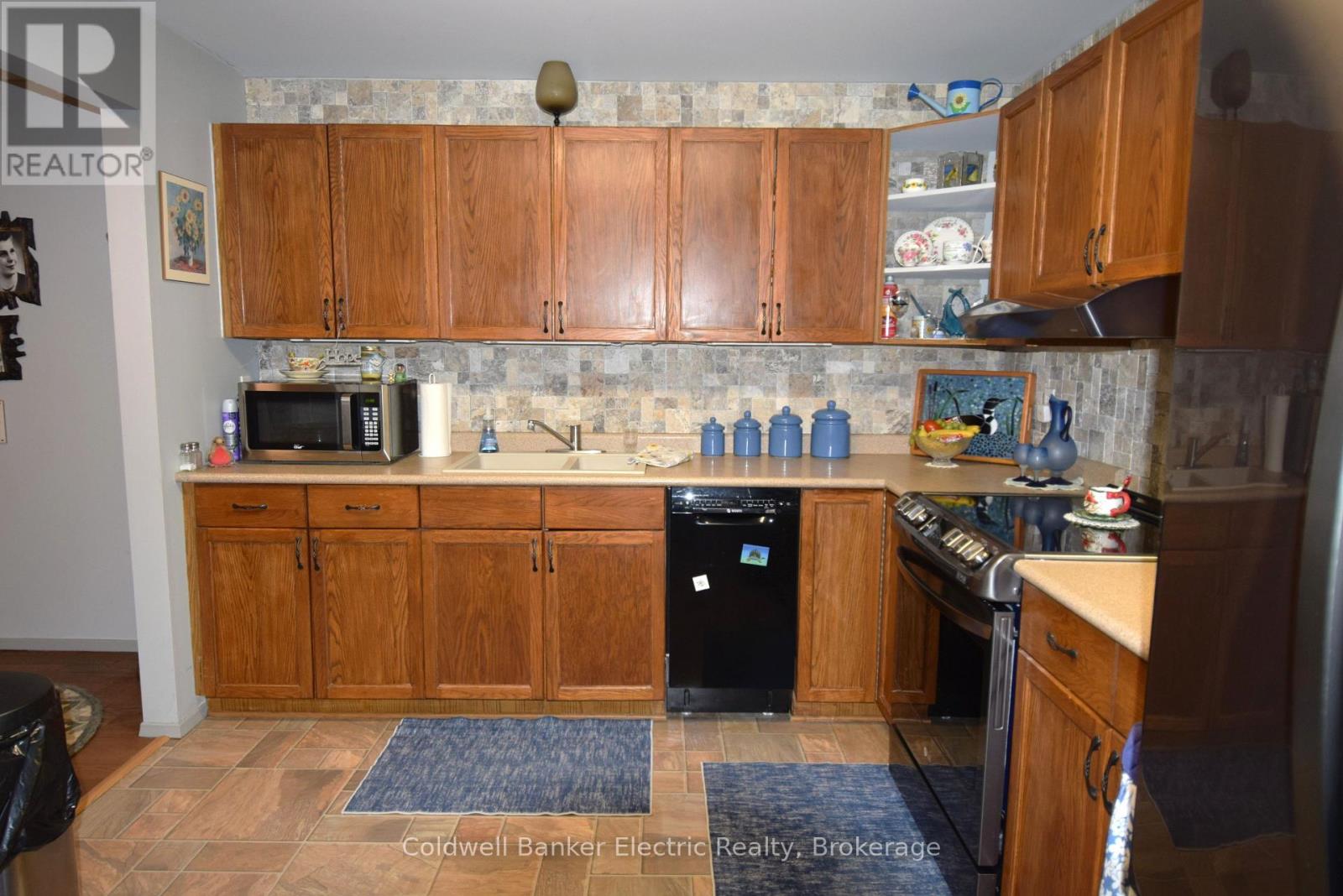 #104 2418 MOUNTLAND DRIVE - 12