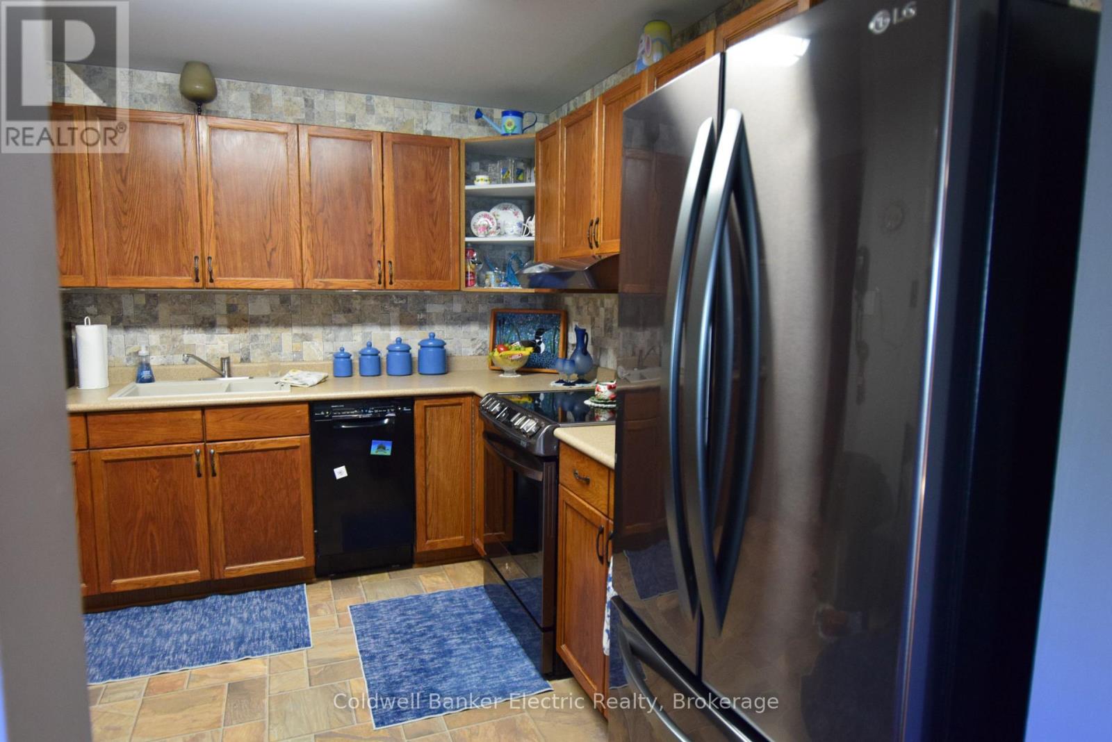 #104 2418 MOUNTLAND DRIVE - 14