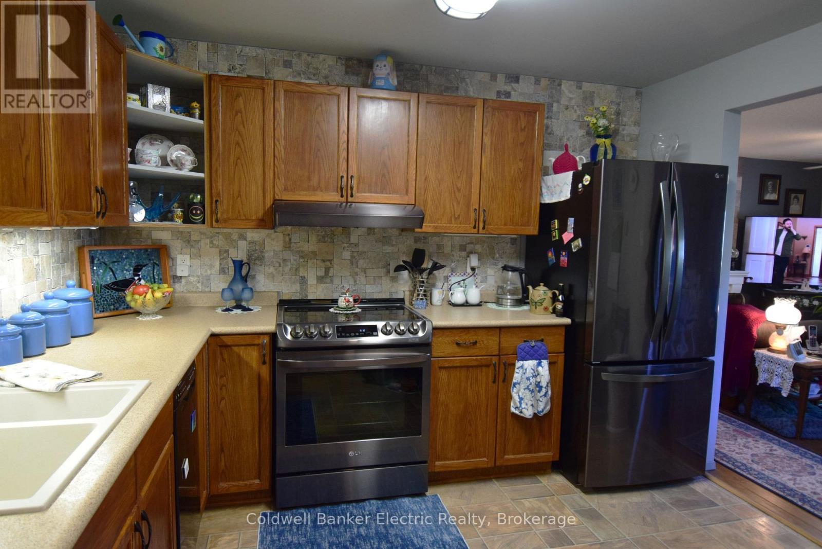 #104 2418 MOUNTLAND DRIVE - 15