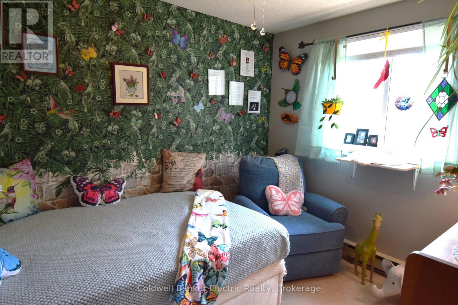 #104 2418 MOUNTLAND DRIVE - 21