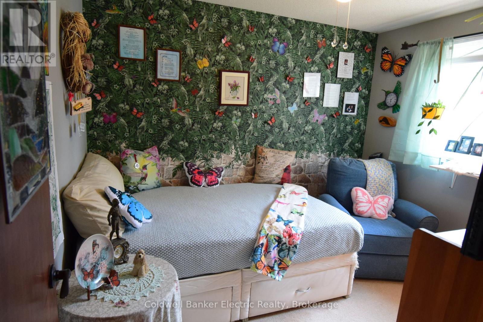 #104 2418 MOUNTLAND DRIVE - 23