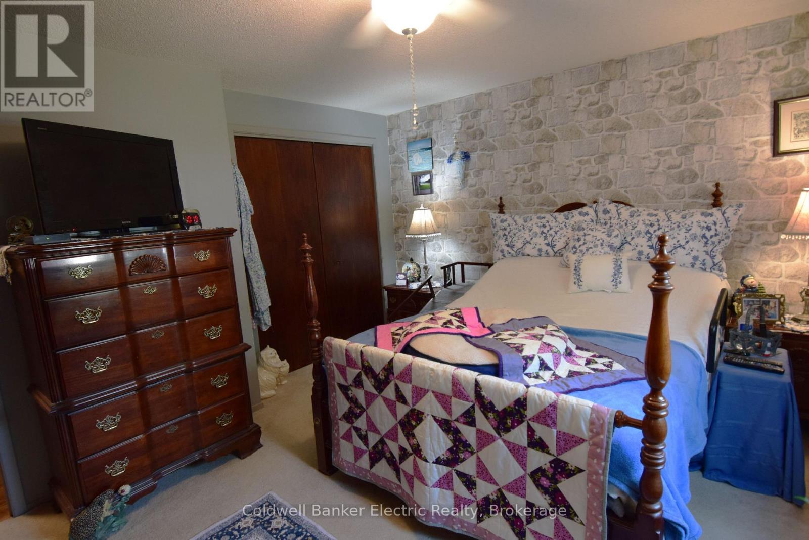 #104 2418 MOUNTLAND DRIVE - 26