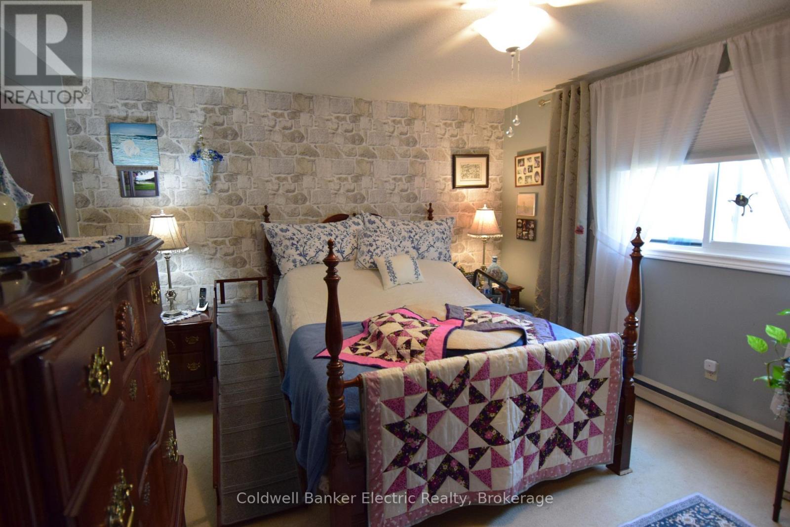 #104 2418 MOUNTLAND DRIVE - 29