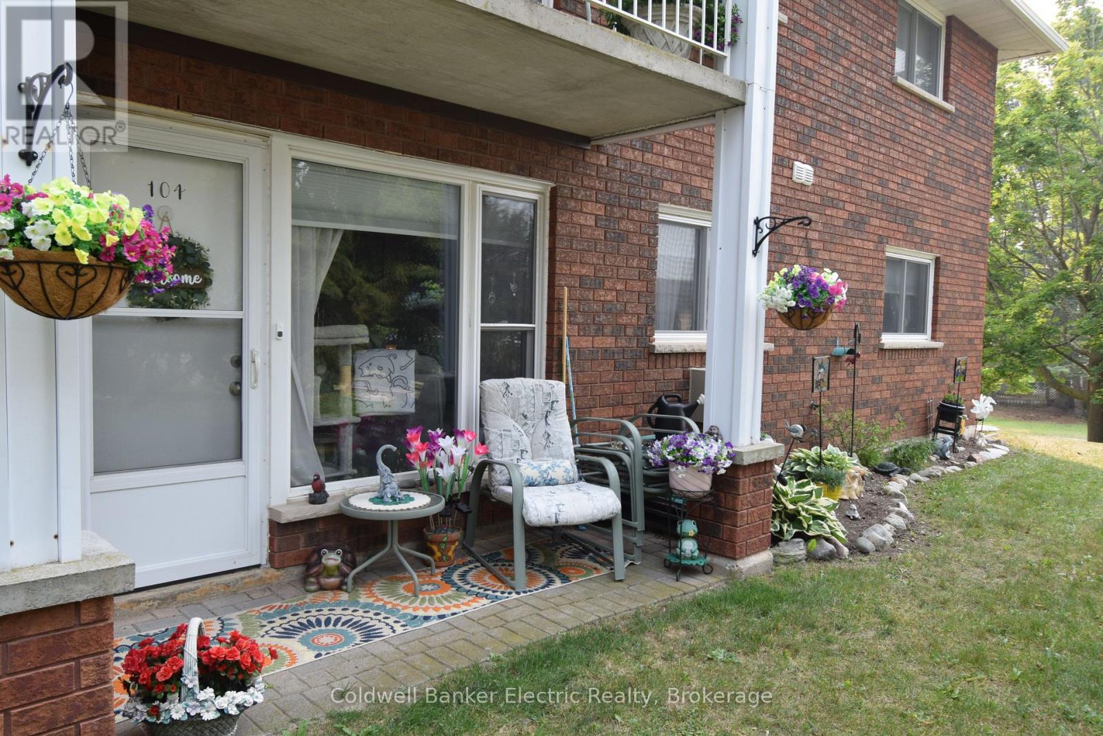 #104 2418 MOUNTLAND DRIVE - 31