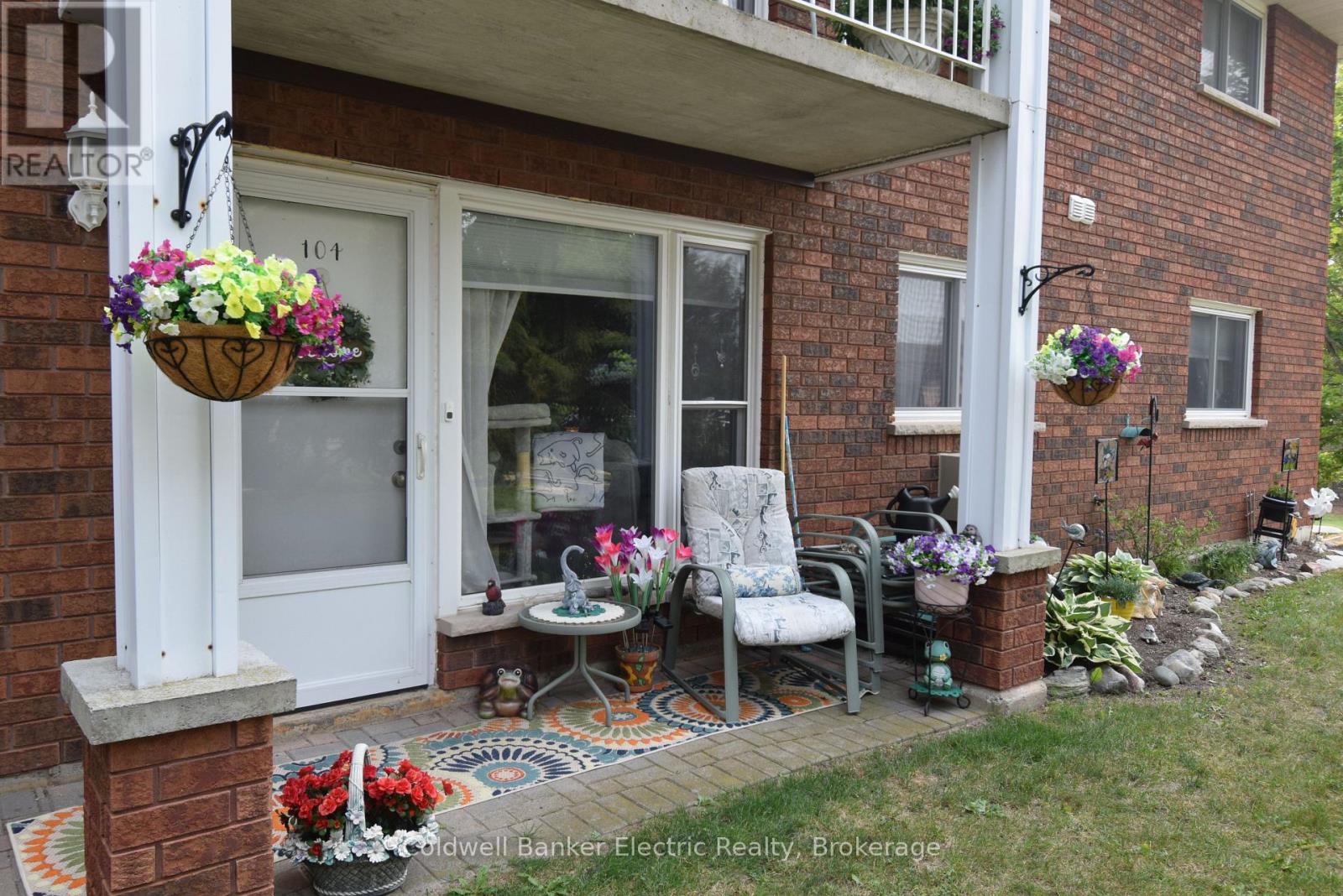 #104 2418 MOUNTLAND DRIVE - 32