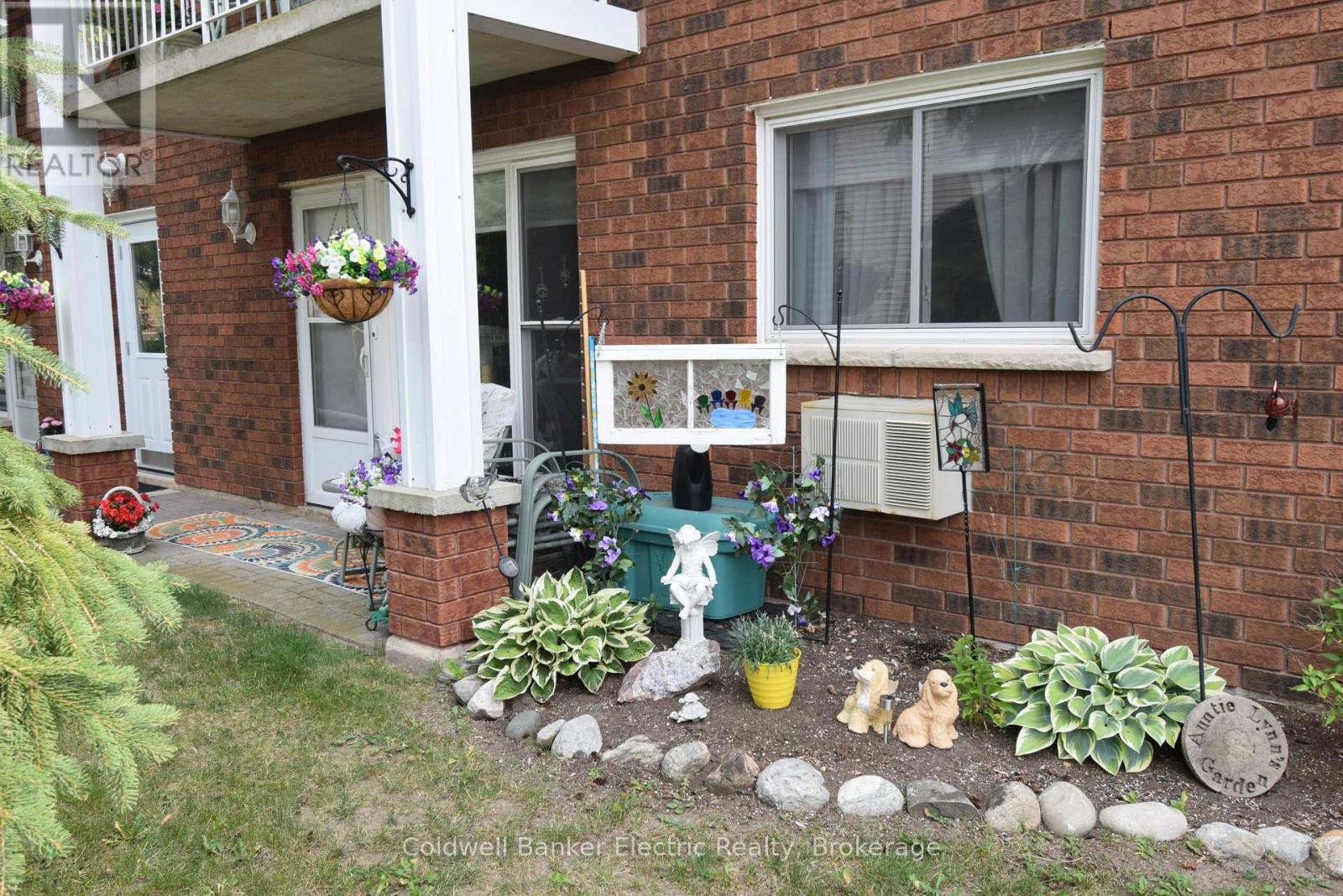 #104 2418 MOUNTLAND DRIVE - 33