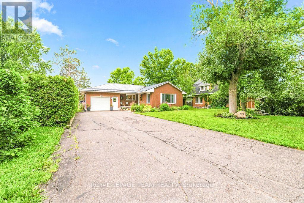 438 RAGLAN STREET N - 1