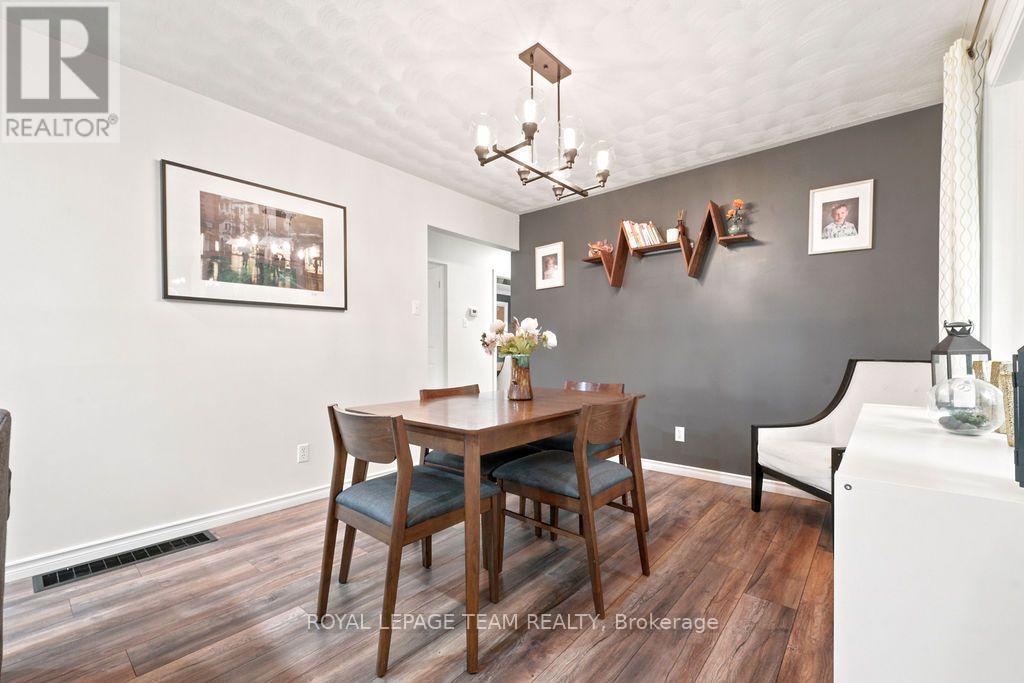 438 RAGLAN STREET N - 11