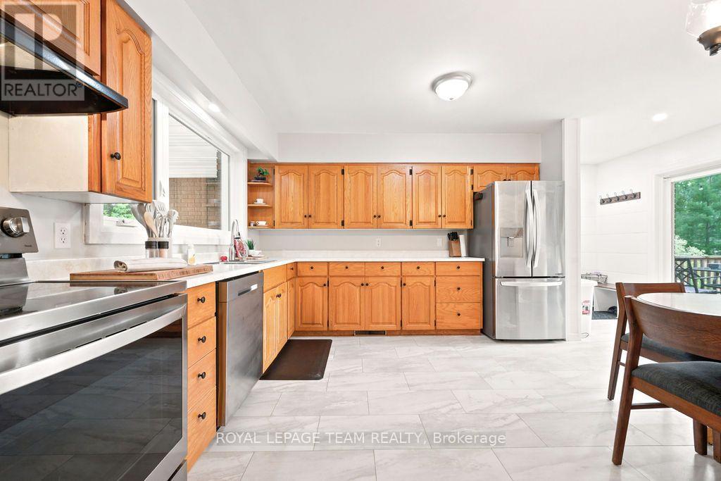 438 RAGLAN STREET N - 12