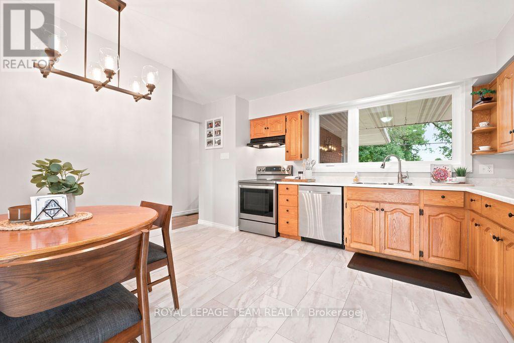 438 RAGLAN STREET N - 13