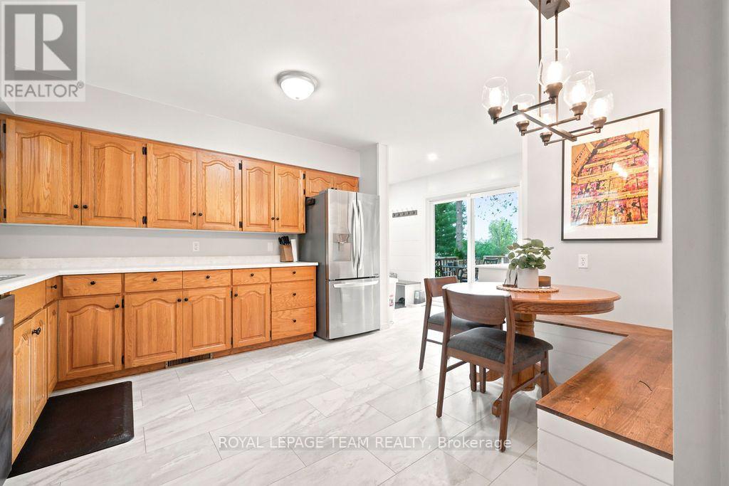 438 RAGLAN STREET N - 14