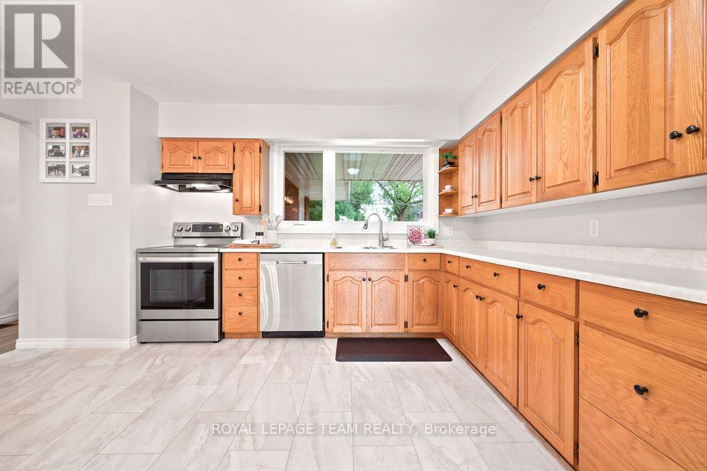 438 RAGLAN STREET N - 15