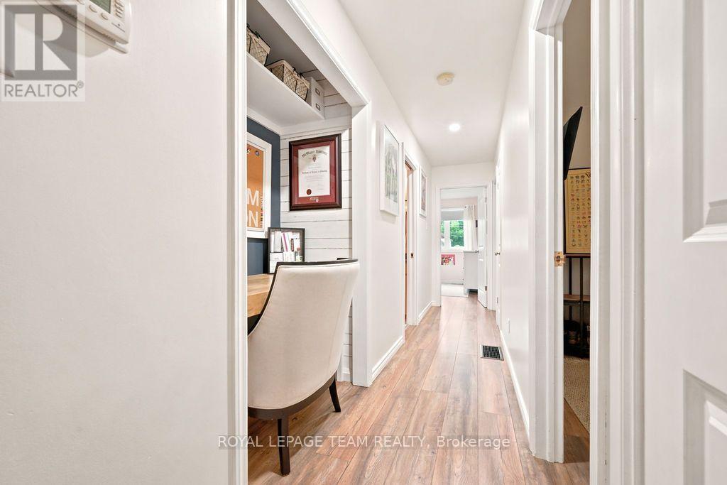 438 RAGLAN STREET N - 17