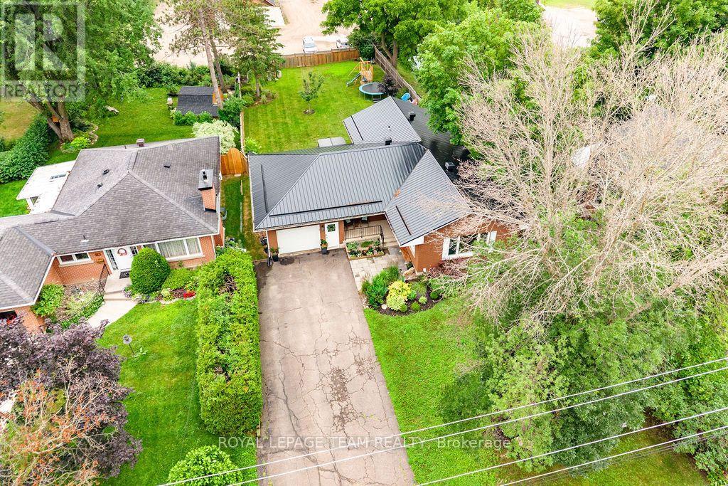 438 RAGLAN STREET N - 2