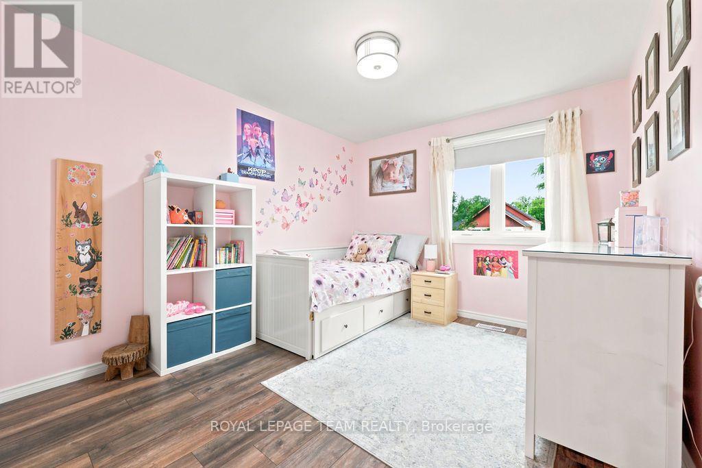 438 RAGLAN STREET N - 20