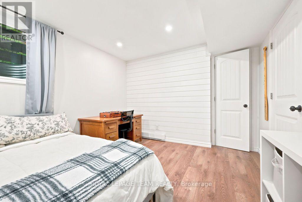 438 RAGLAN STREET N - 30
