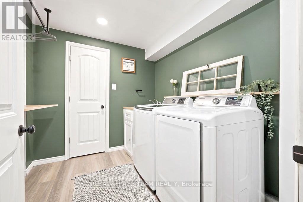 438 RAGLAN STREET N - 39