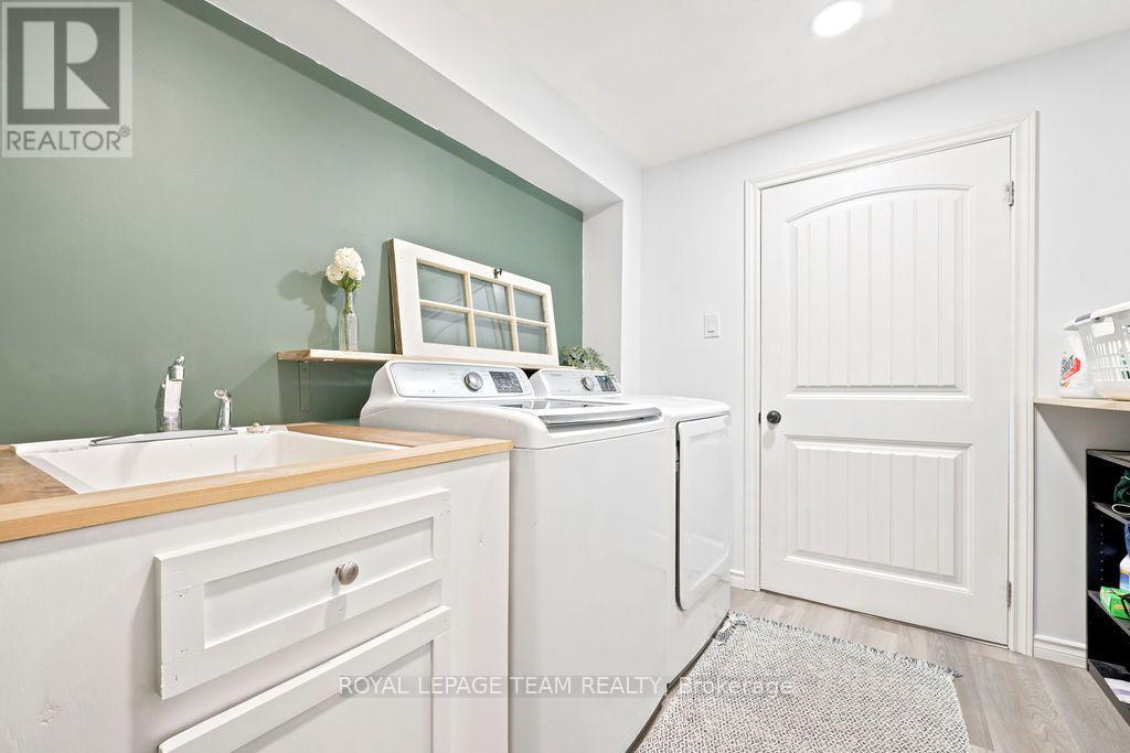 438 RAGLAN STREET N - 40
