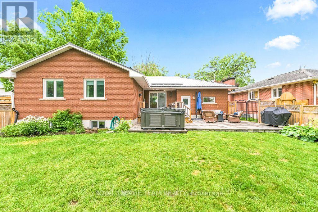 438 RAGLAN STREET N - 41