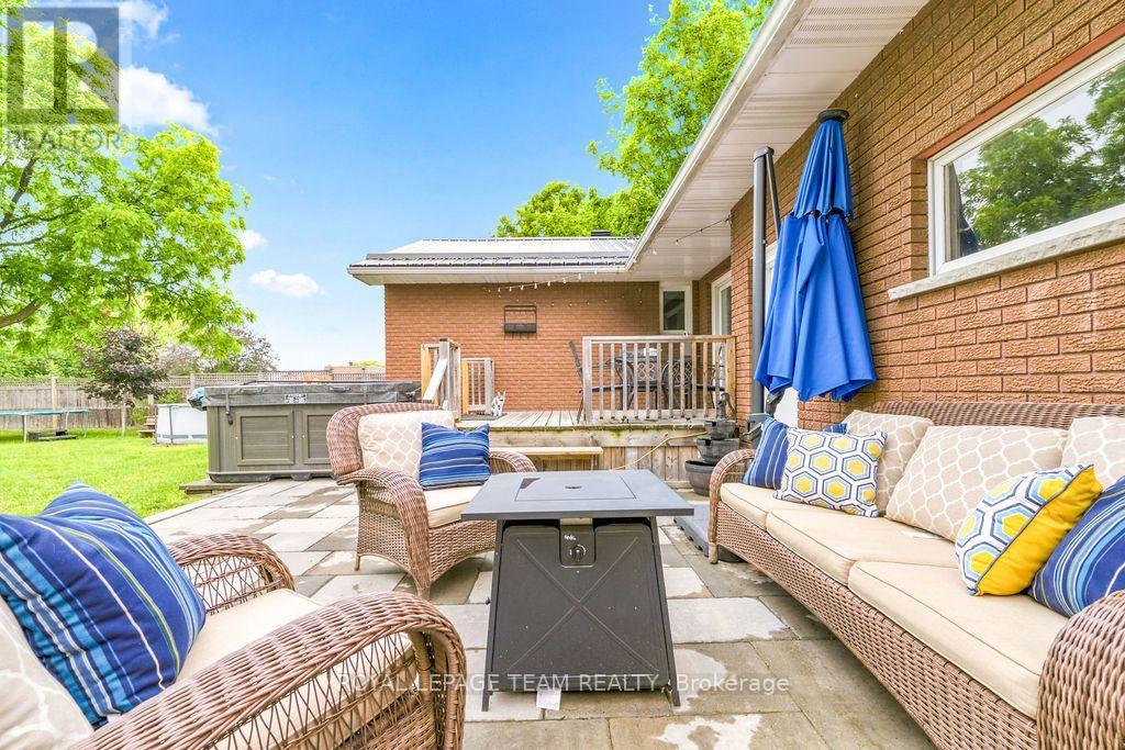 438 RAGLAN STREET N - 42