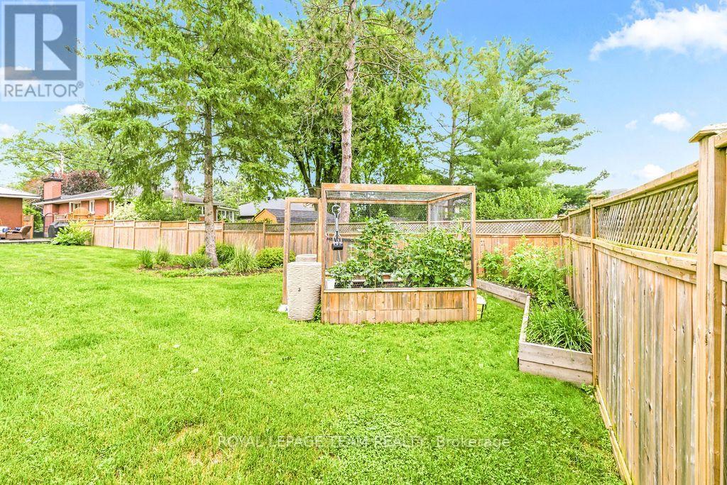 438 RAGLAN STREET N - 46
