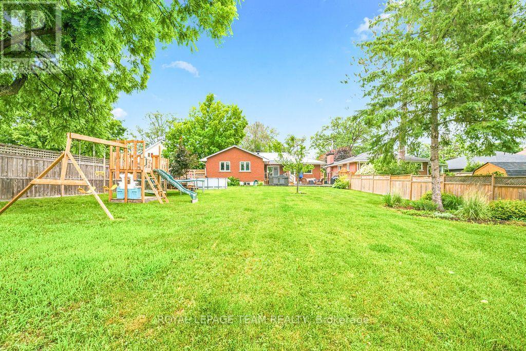 438 RAGLAN STREET N - 47