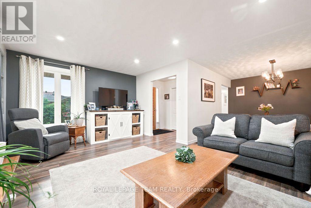 438 RAGLAN STREET N - 5