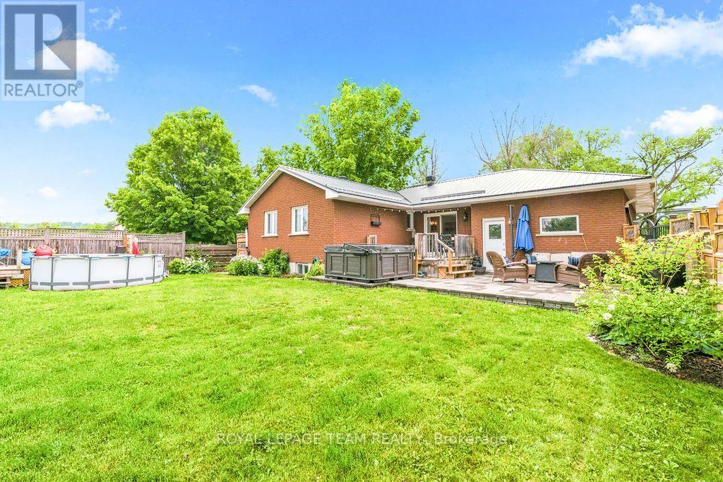 438 RAGLAN STREET N - 50