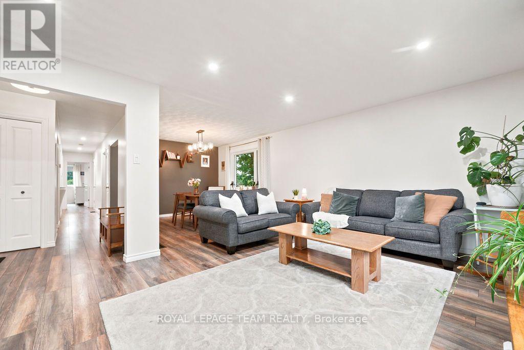 438 RAGLAN STREET N - 6