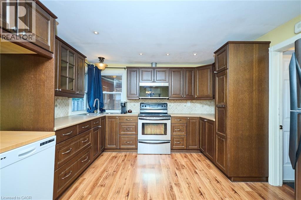 4-bedroom home for sale at 303 PARK Avenue W, Dunnville ON · photo 11 of 48