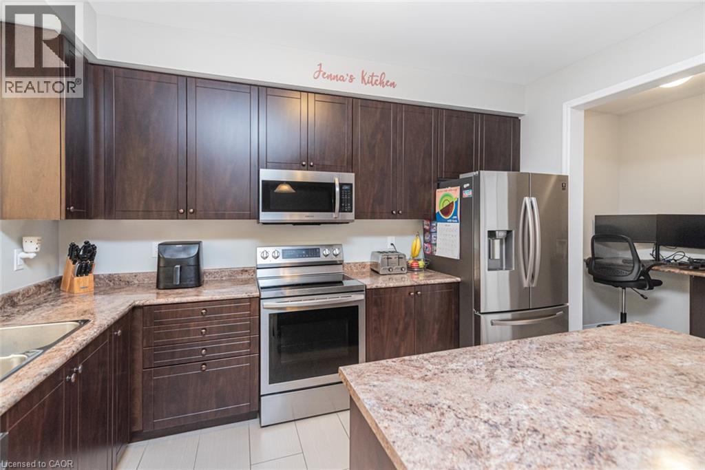 31 LARRY Crescent - 19